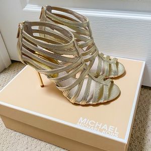 BRAND NEW Michael Kors Tatianna Back Zip Embossed Metallic Gold Leather Heel 7